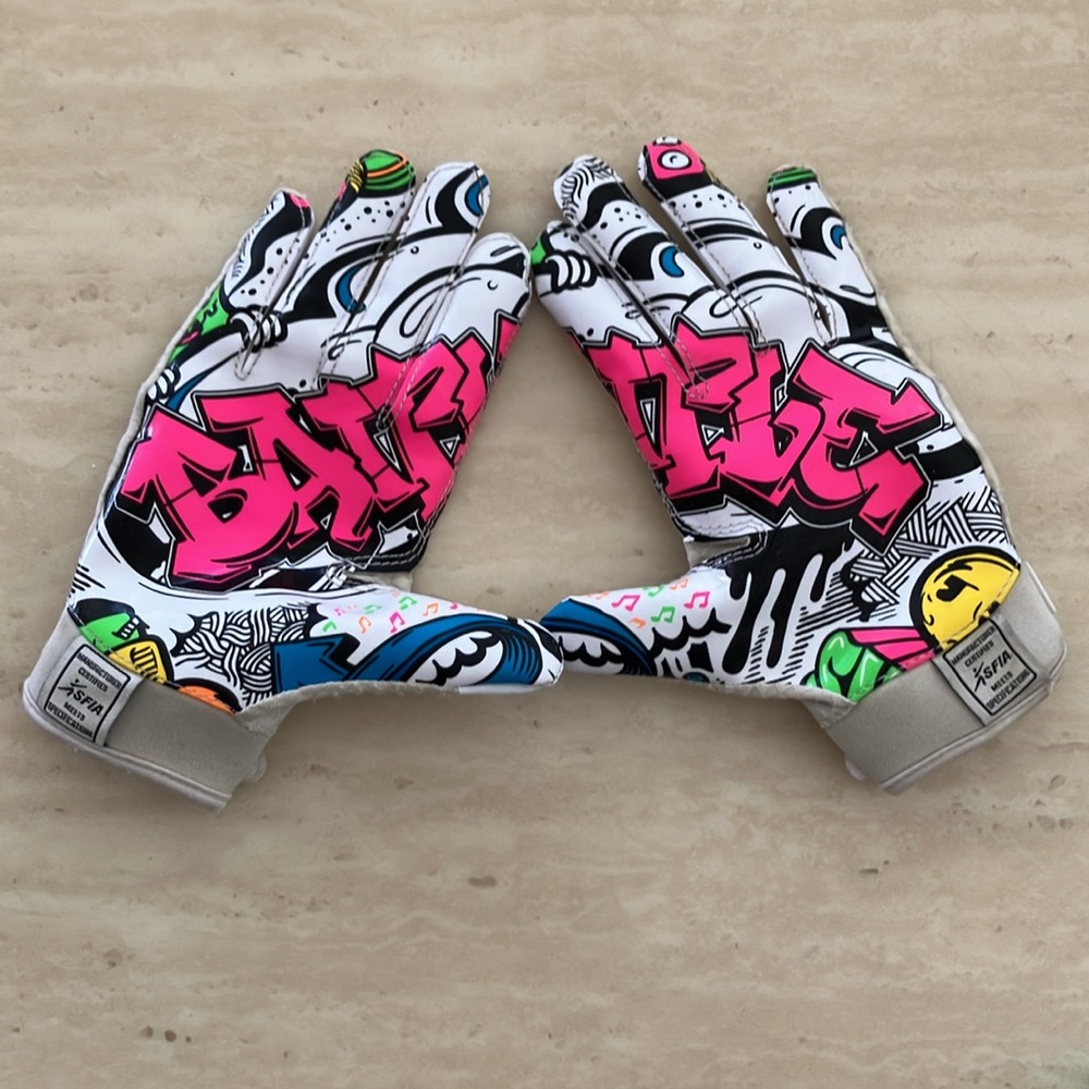 Battle Graphic Football Gloves